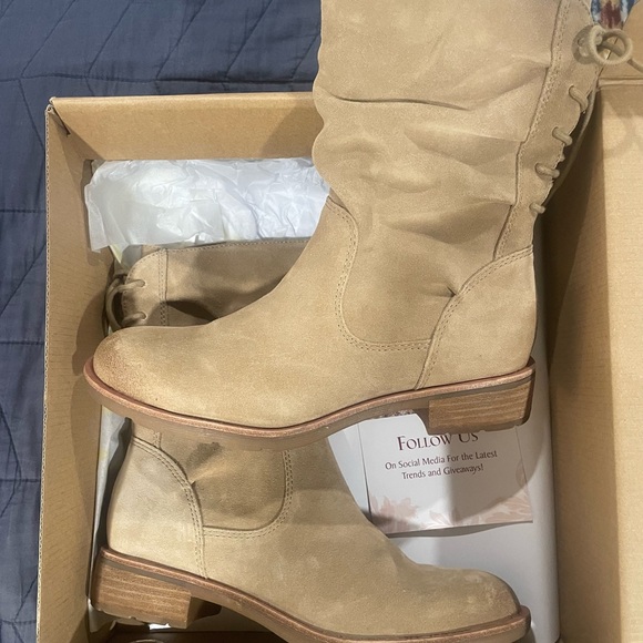 Womens Size 8 SOFFT Sharnell Low Barley Suede - Picture 6 of 6